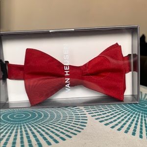 Red plain bow tie